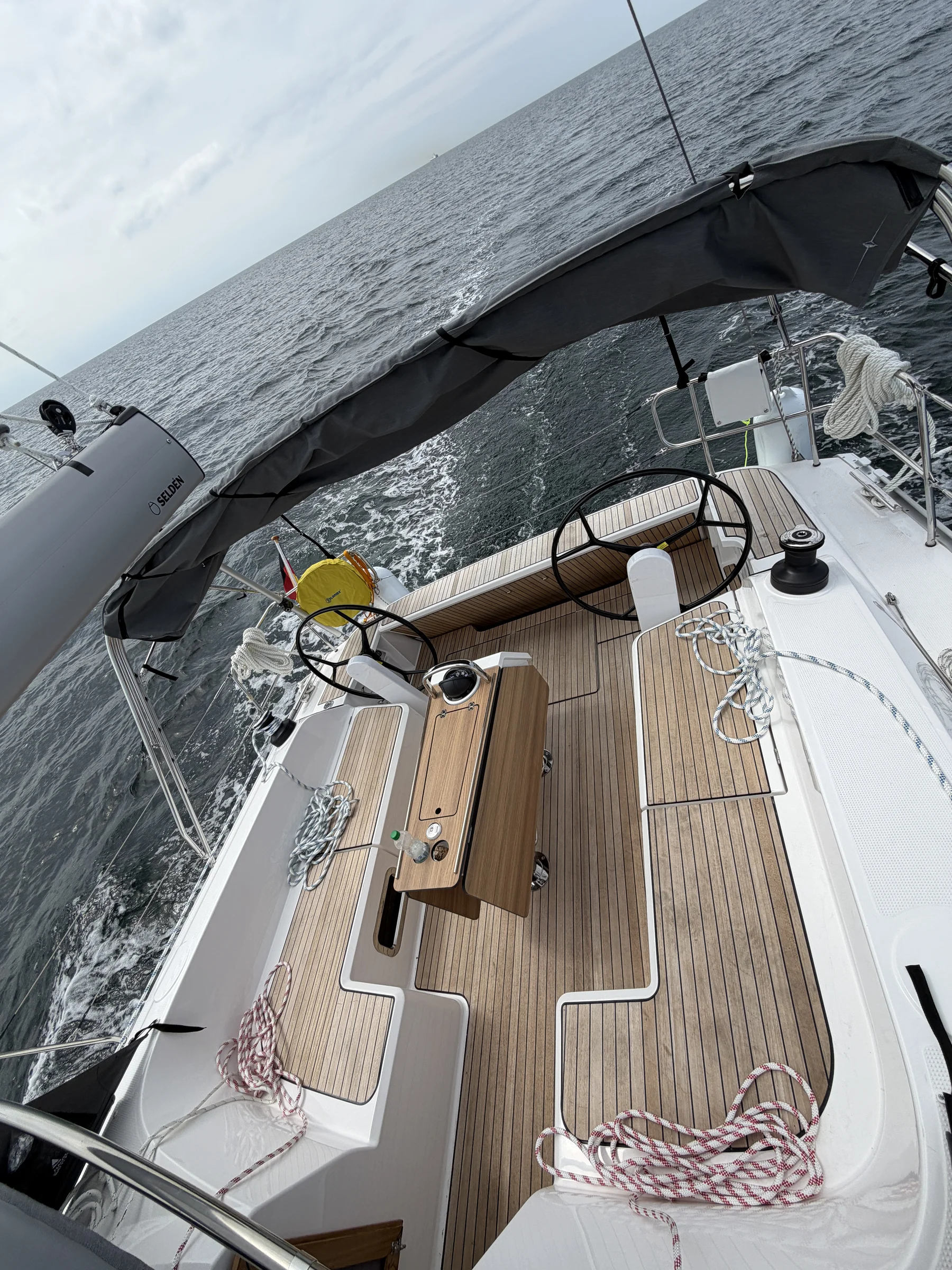 Bavaria Voyager cockpit aerial